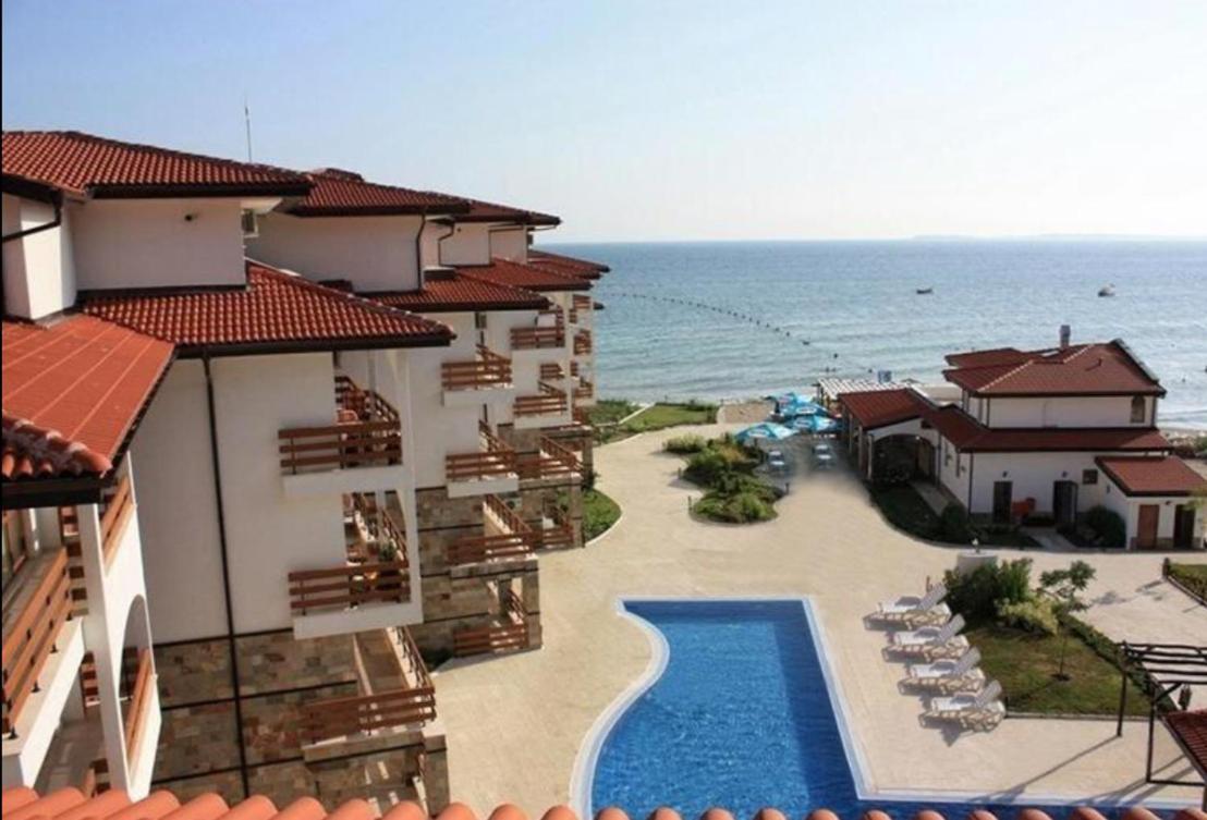 Apartment Robinson Beach Elenite First Line Sveti Vlas Exterior photo